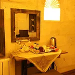 Hanci Cave 于尔居普